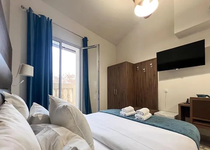 Square Hotel